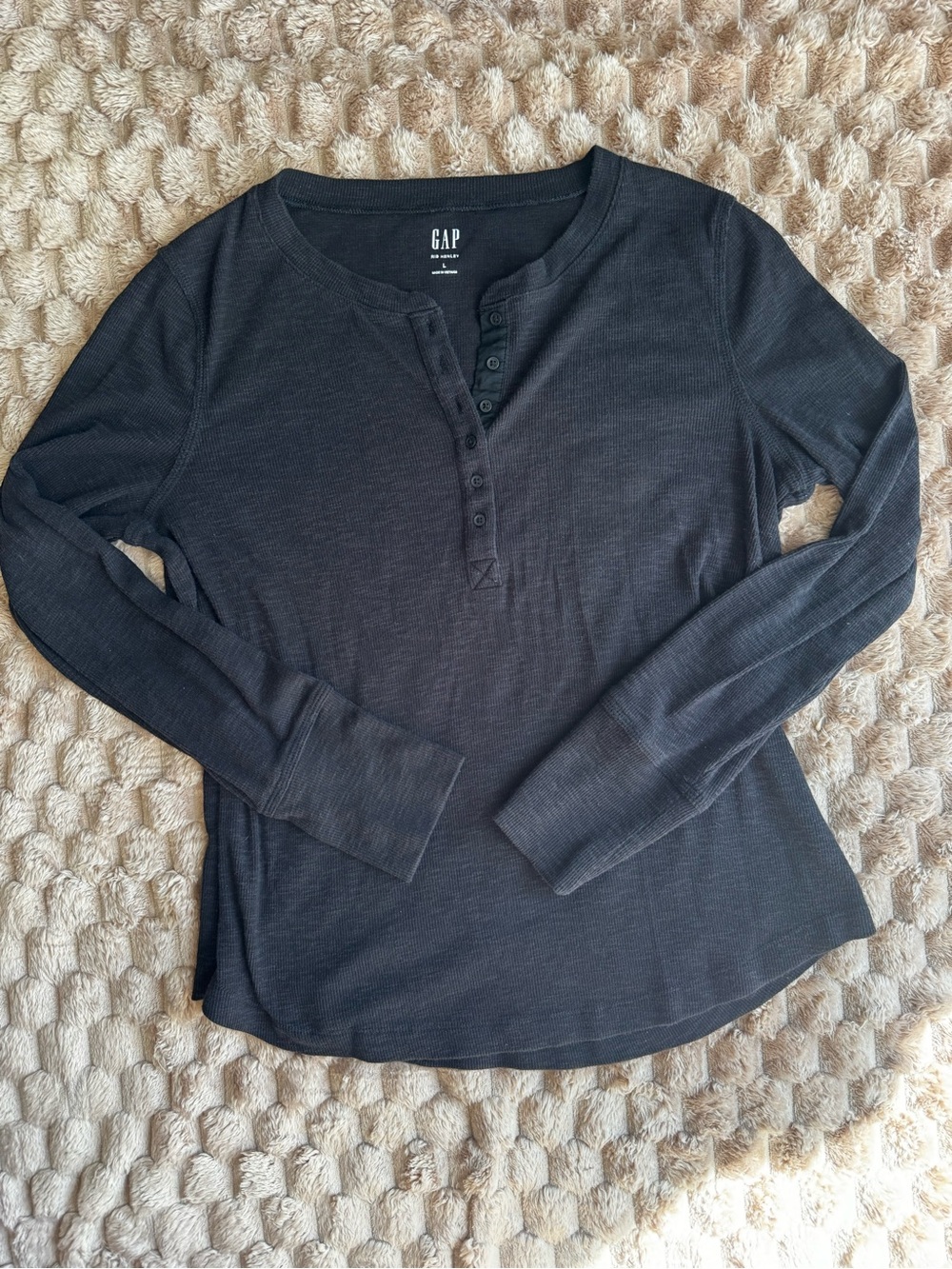 GAP Women's Long-Sleeve Henley Top in Black
